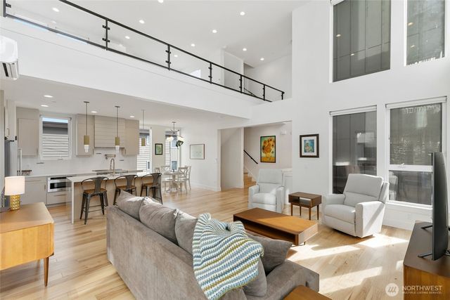 408 Aloha Street, Seattle, WA 98109