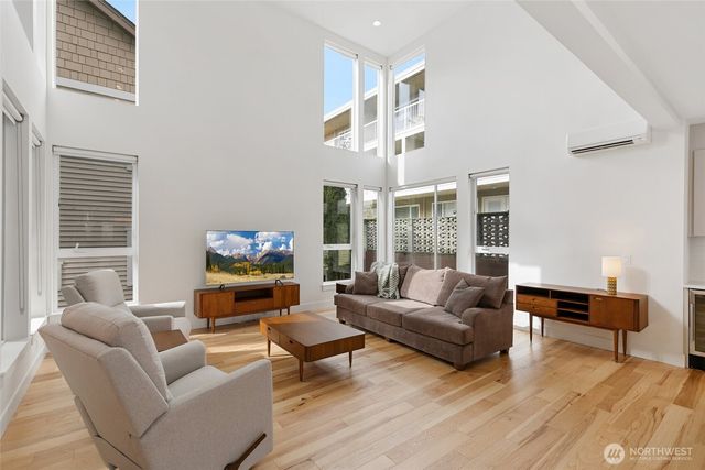 408 Aloha Street, Seattle, WA 98109