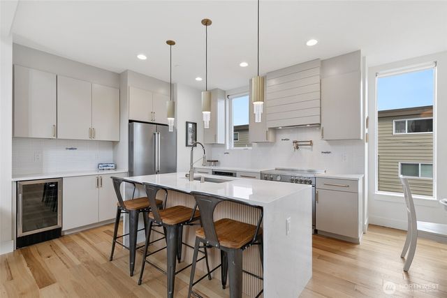 408 Aloha Street, Seattle, WA 98109