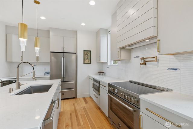 408 Aloha Street, Seattle, WA 98109