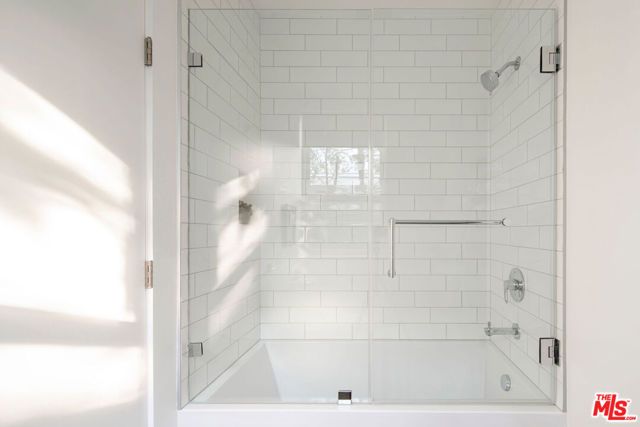 927 Hyperion Avenue, Los Angeles, CA 90029