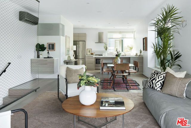 927 Hyperion Avenue, Los Angeles, CA 90029