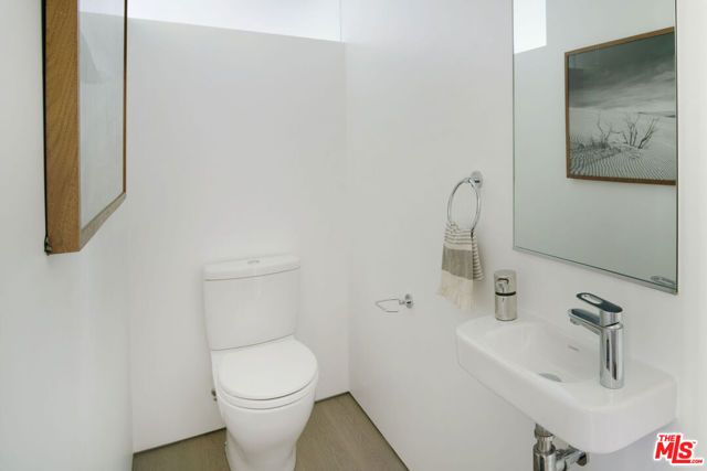 927 Hyperion Avenue, Los Angeles, CA 90029