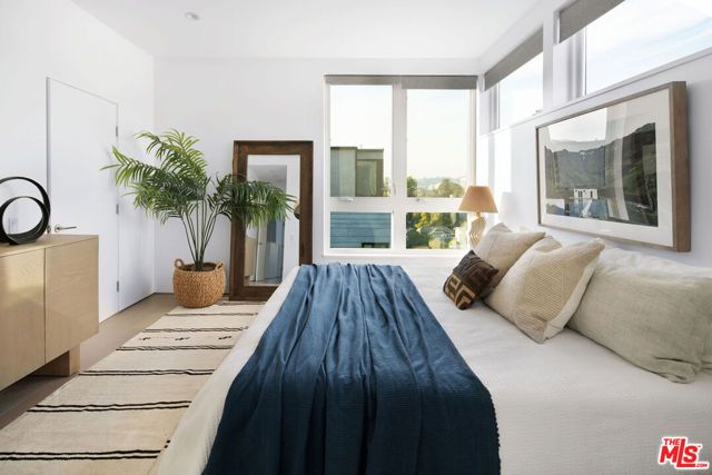 927 Hyperion Avenue, Los Angeles, CA 90029