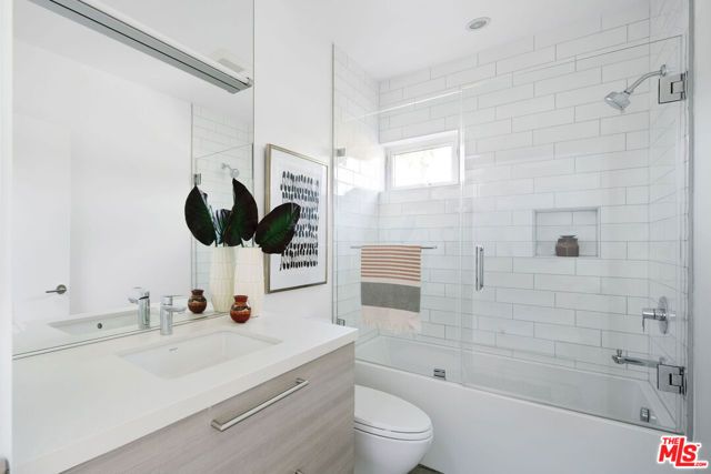 927 Hyperion Avenue, Los Angeles, CA 90029