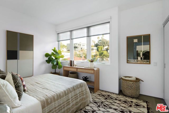 927 Hyperion Avenue, Los Angeles, CA 90029