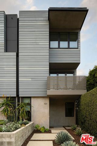 927 Hyperion Avenue, Los Angeles, CA 90029