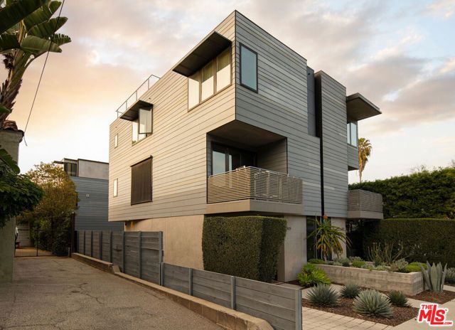 927 Hyperion Avenue, Los Angeles, CA 90029