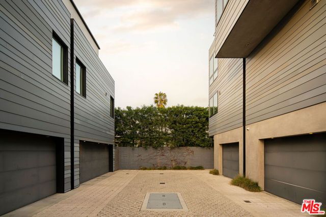 927 Hyperion Avenue, Los Angeles, CA 90029