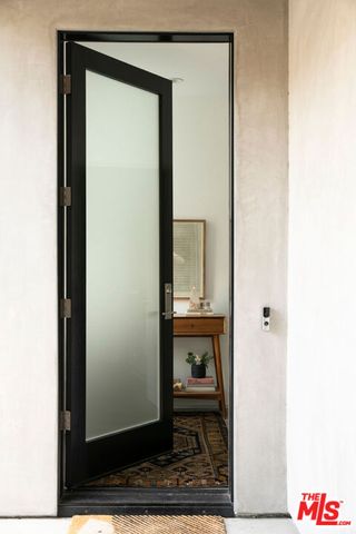 927 Hyperion Avenue, Los Angeles, CA 90029