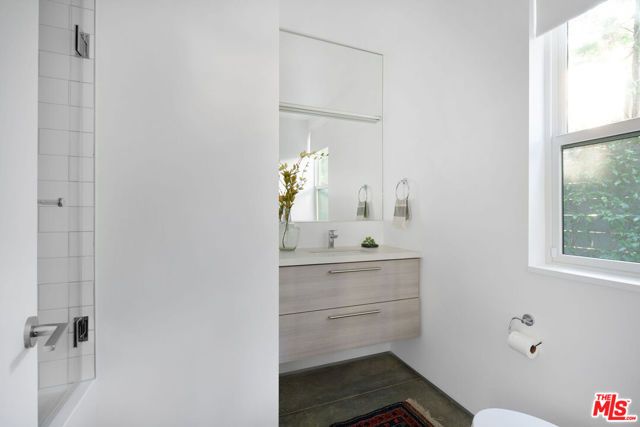 927 Hyperion Avenue, Los Angeles, CA 90029