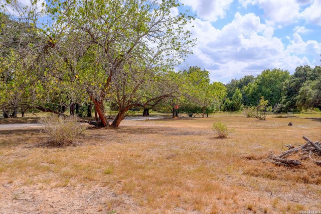 3 Elm St, Blanco, TX 78606