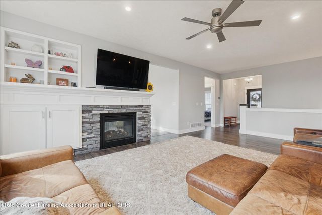 2616 Navigator Lane, Lansing, MI 48911