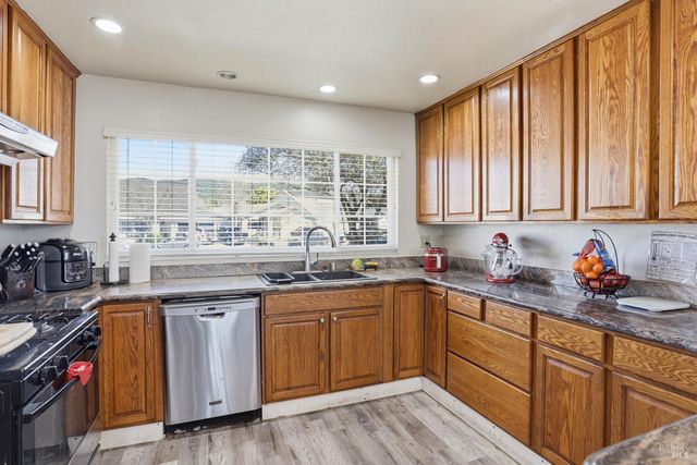 1407 Georgia Ct, Rohnert Park, CA 94928
