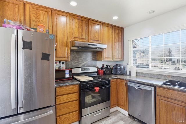 1407 Georgia Ct, Rohnert Park, CA 94928