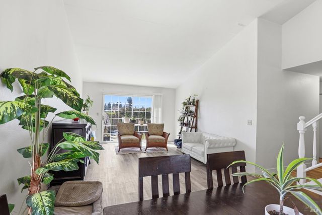 1407 Georgia Ct, Rohnert Park, CA 94928