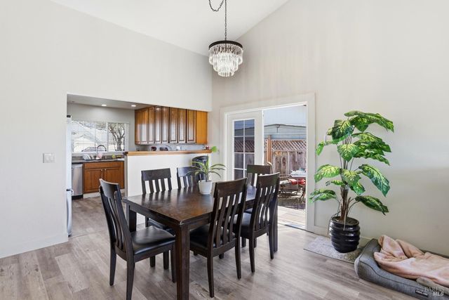 1407 Georgia Ct, Rohnert Park, CA 94928