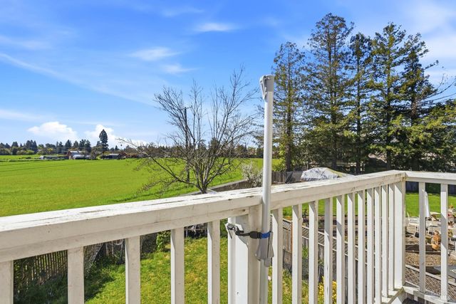 1407 Georgia Ct, Rohnert Park, CA 94928