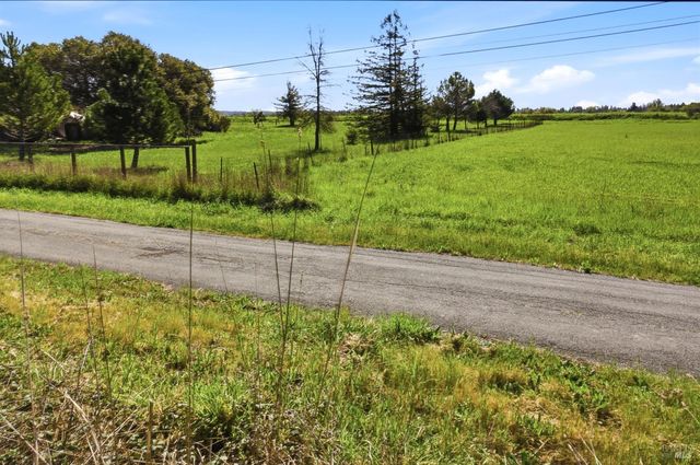 1407 Georgia Ct, Rohnert Park, CA 94928