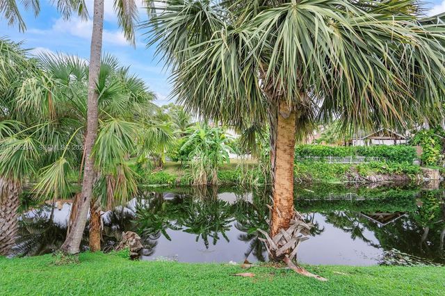 385 NW 36th Ave, Deerfield Beach, FL 33442