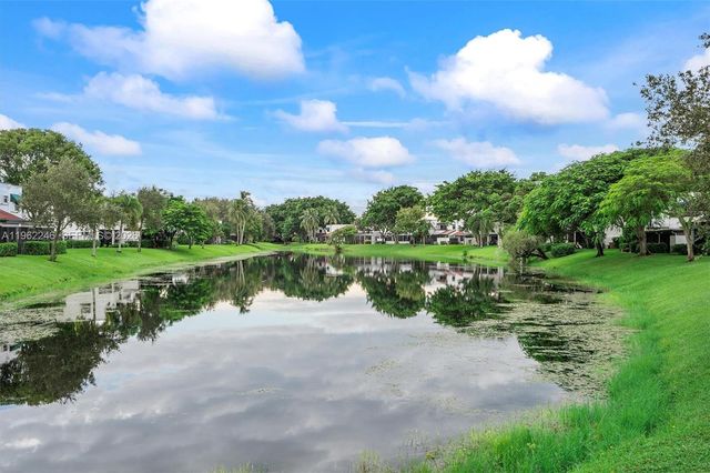 385 NW 36th Ave, Deerfield Beach, FL 33442