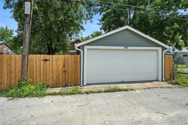 4892 Anderson Avenue, St Louis, MO 63115