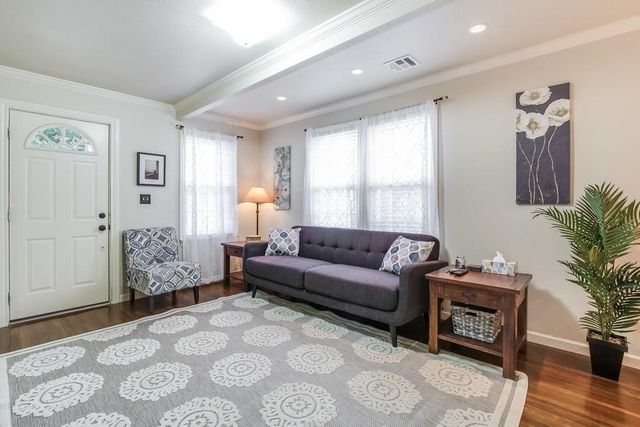 2404 Thornton Dr RD, Austin, TX 78704