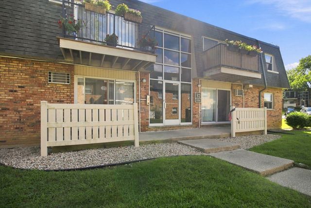 9986 S 84th Terrace 103, Palos Hills, IL 60465