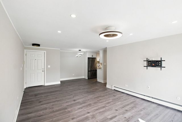 9986 S 84th Terrace 103, Palos Hills, IL 60465
