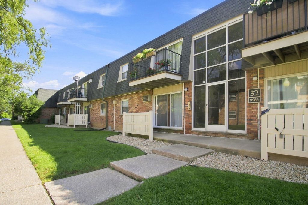9986 S 84th Terrace 103, Palos Hills, IL 60465