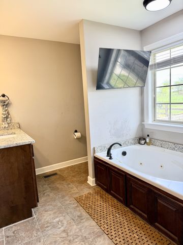 530 Thompson Ln, Portland, TN 37148