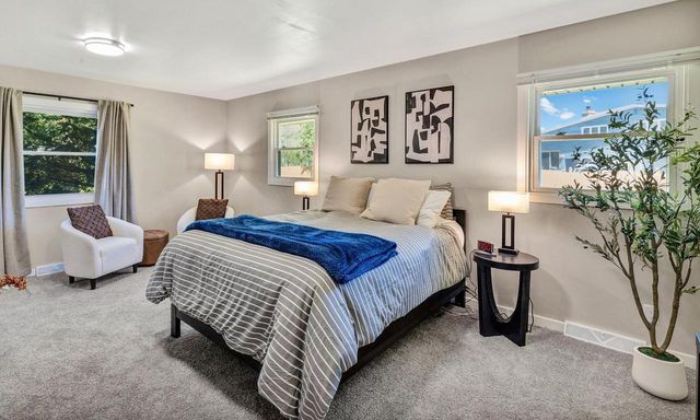 11549 Meadowbrook DRIVE, Mequon, WI 53097