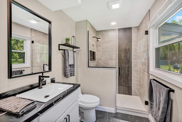 11549 Meadowbrook DRIVE, Mequon, WI 53097