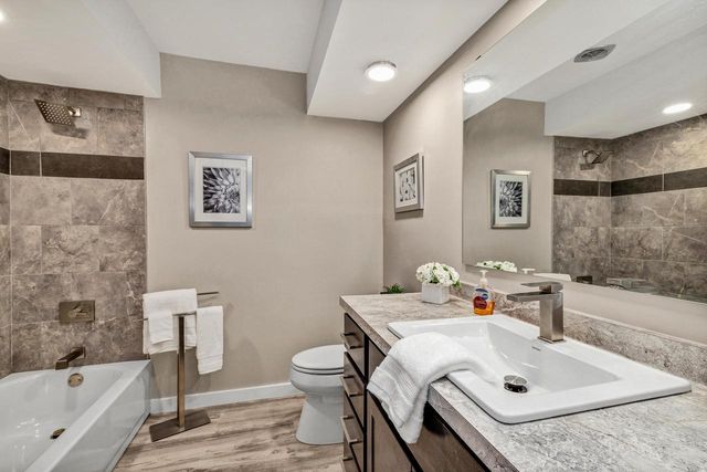 11549 Meadowbrook DRIVE, Mequon, WI 53097