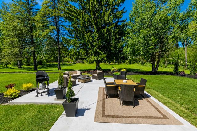 11549 Meadowbrook DRIVE, Mequon, WI 53097