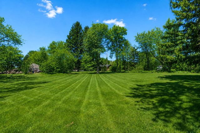 11549 Meadowbrook DRIVE, Mequon, WI 53097