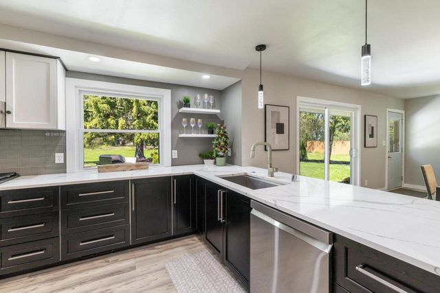 11549 Meadowbrook DRIVE, Mequon, WI 53097