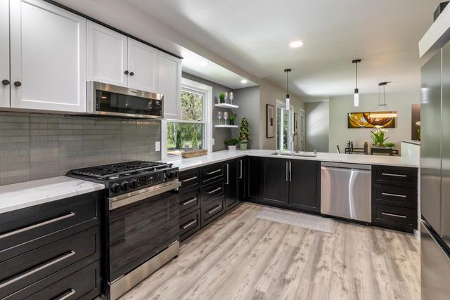 11549 Meadowbrook DRIVE, Mequon, WI 53097