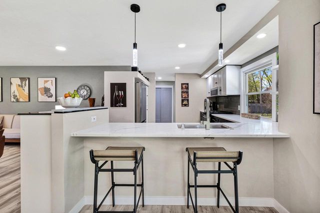 11549 Meadowbrook DRIVE, Mequon, WI 53097