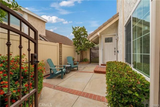 27065 Rio Prado Drive, Valencia, CA 91354
