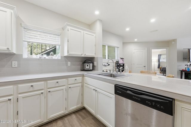 1800 THE GREENS Way 1603, Jacksonville Beach, FL 32250