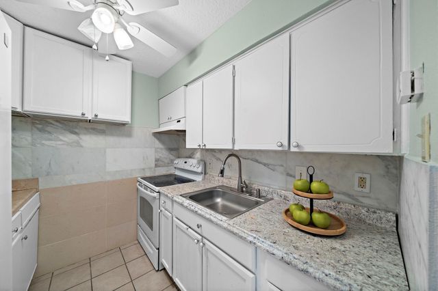 3224 Timmons Lane 135, Houston, TX 77027