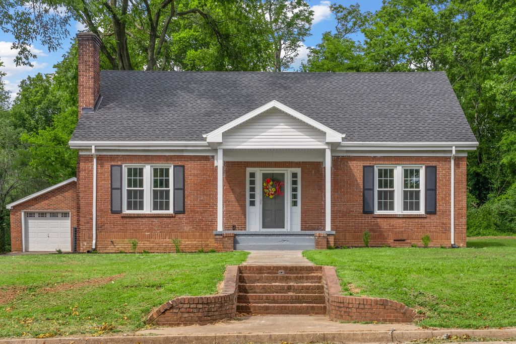 204 Country Club Ln, Hopkinsville, KY 42240