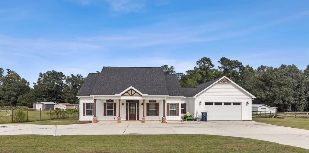 1625 National Road, Dothan, AL 36303