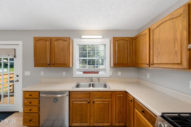 203 Falconview Drive, Church Hill, TN 37642