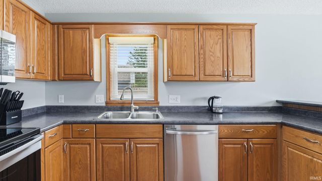 5021 Clovedale Drive, Woodburn, IN 46797