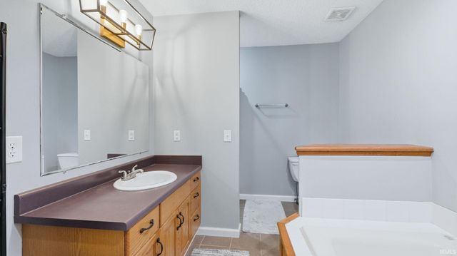 5021 Clovedale Drive, Woodburn, IN 46797