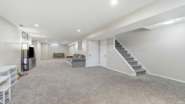 5021 Clovedale Drive, Woodburn, IN 46797