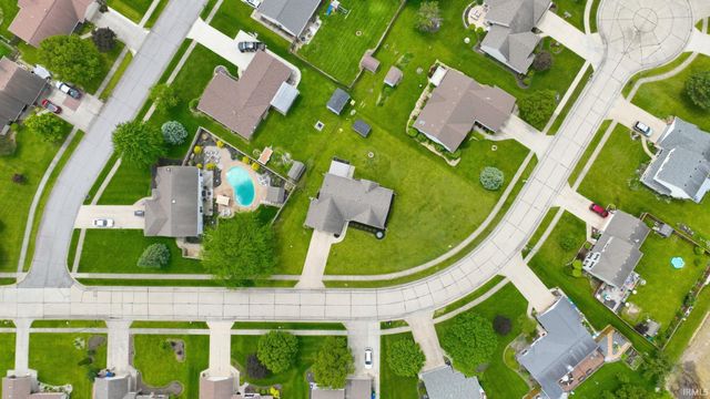 5021 Clovedale Drive, Woodburn, IN 46797