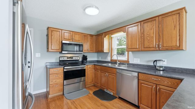 5021 Clovedale Drive, Woodburn, IN 46797